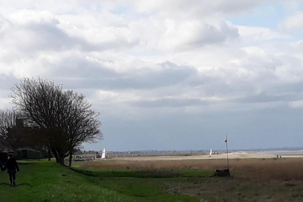 Vue Mer Pour Une Escale En Baie Du Mt-St-Michel Cherrueix Exteriér fotografie